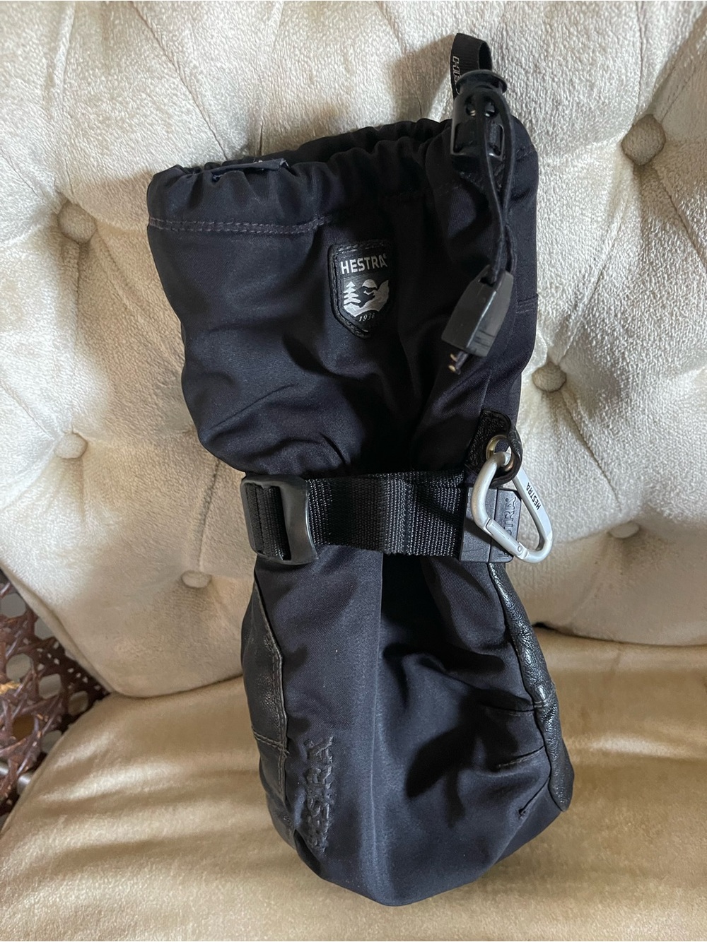 SINGLE LEFT Hestra Black Ski Mitten with Carabiner and wrist Strap